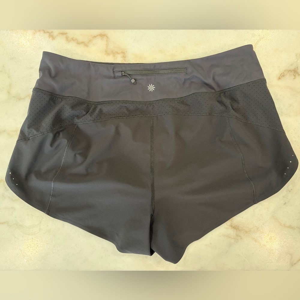 3-pack - Athleta Run With It 3.5” Short - Size L - Great Condition - Picture 3 of 9